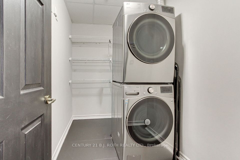 18 Concorde Place LP915, Toronto, ON M3C 3T9 25