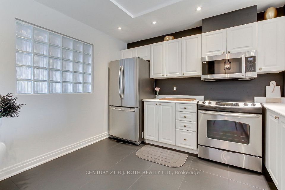 18 Concorde Place LP915, Toronto, ON M3C 3T9 9