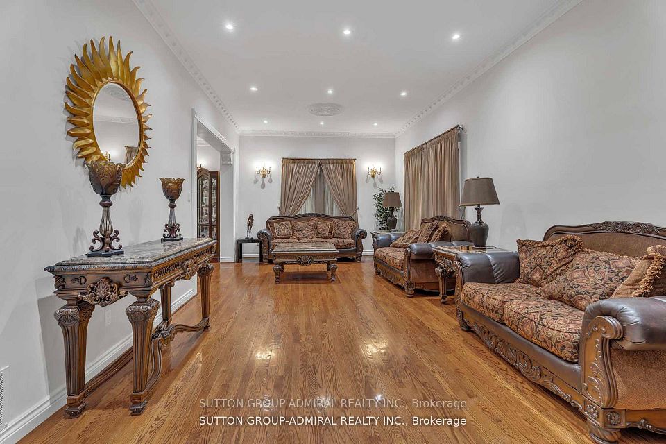116 Goulding Avenue, Toronto, ON M2M 1L4 12
