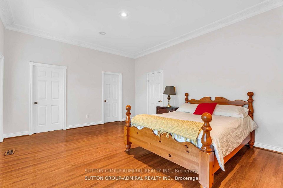 116 Goulding Avenue, Toronto, ON M2M 1L4 18