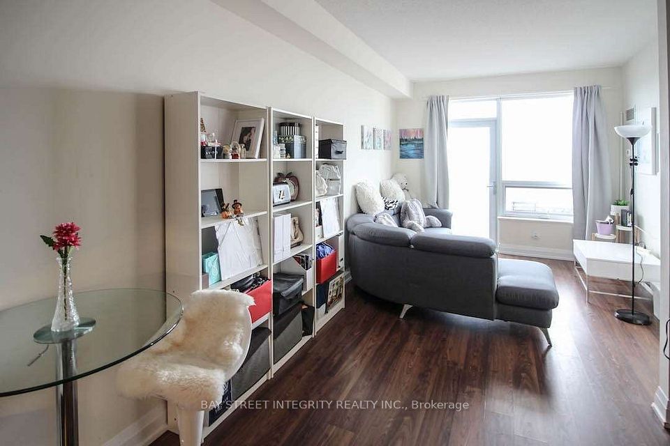 5 Sheppard Avenue E 3716, Toronto, ON M2N 0G4 2