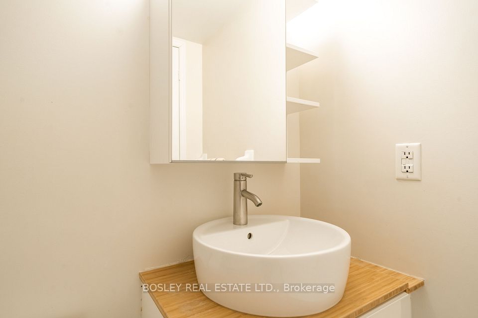 1 Pemberton Avenue 502, Toronto, ON M2M 4L9 25