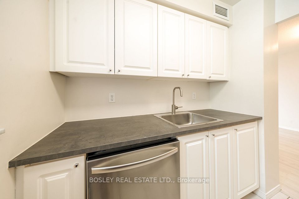 1 Pemberton Avenue 502, Toronto, ON M2M 4L9 16