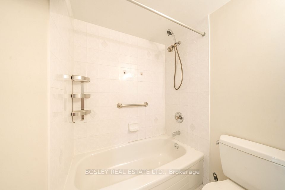 1 Pemberton Avenue 502, Toronto, ON M2M 4L9 24