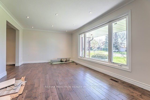 74 Aspenwood Drive, Toronto, ON M2H 2E9 2