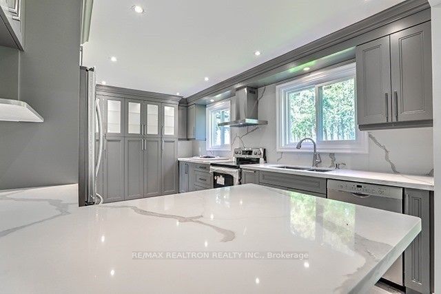 74 Aspenwood Drive, Toronto, ON M2H 2E9 4