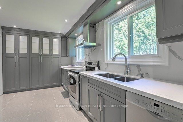 74 Aspenwood Drive, Toronto, ON M2H 2E9 7