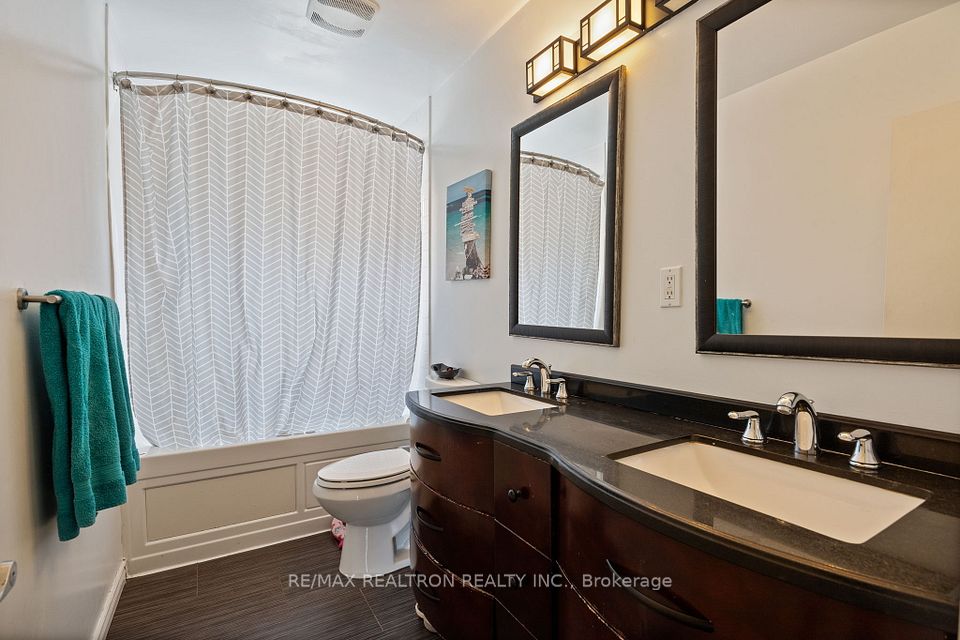 200 Acton Avenue Main, Toronto, ON M3H 4H5 16