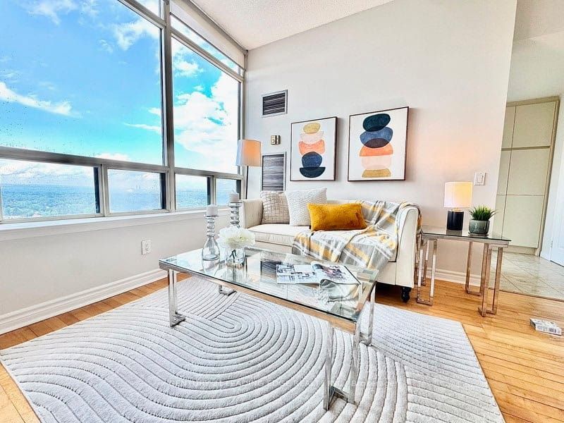 7 Bishop Avenue 2408, Toronto, ON M2M 4J4 3