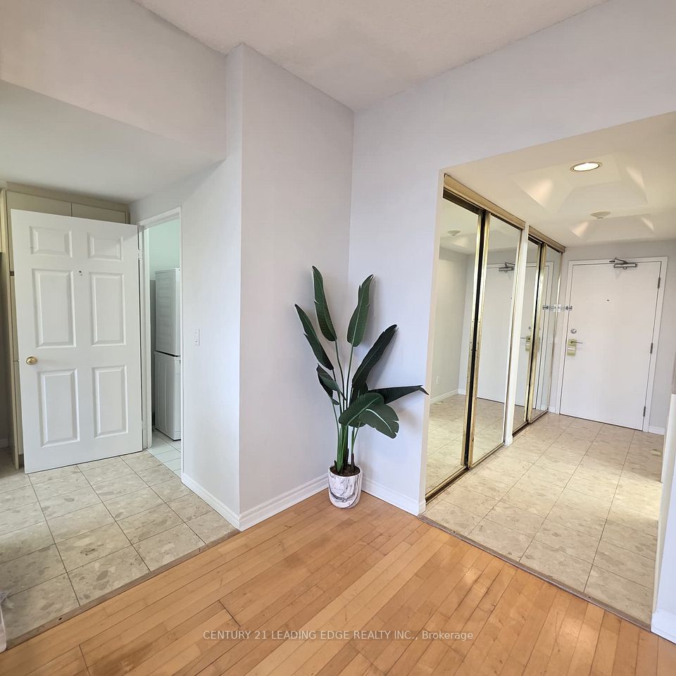 7 Bishop Avenue 2408, Toronto, ON M2M 4J4 9