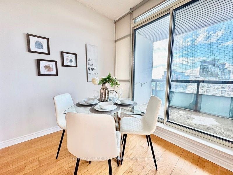 7 Bishop Avenue 2408, Toronto, ON M2M 4J4 6