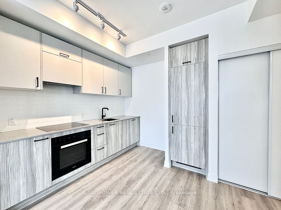 1 Quarrington Lane 1818, Toronto, ON M3C 0S4 2
