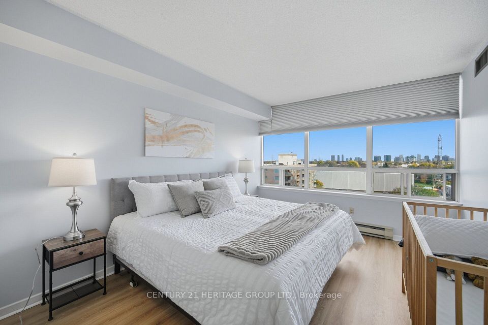 10 Torresdale Avenue 910, Toronto, ON M2R 3V8 12