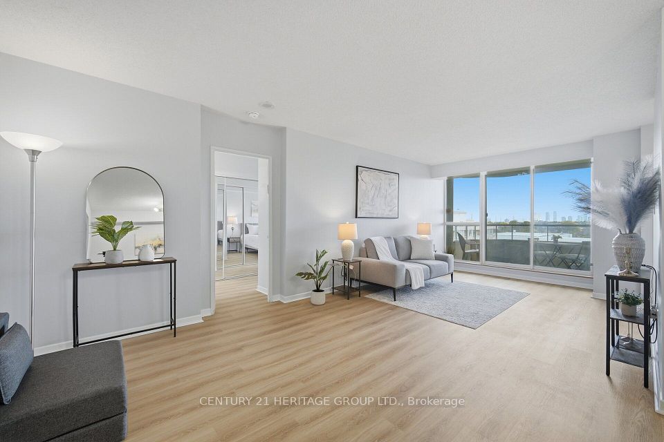 10 Torresdale Avenue 910, Toronto, ON M2R 3V8 11