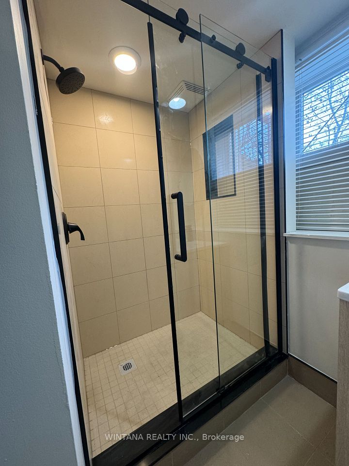 29 Whitman Street 3, Toronto, ON M2M 3Y5 8