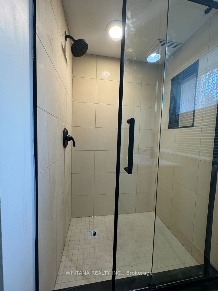 29 Whitman Street 3, Toronto, ON M2M 3Y5 7