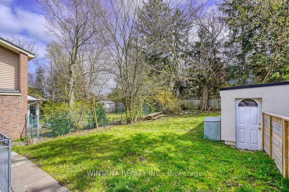 29 Whitman Street 3, Toronto, ON M2M 3Y5 12