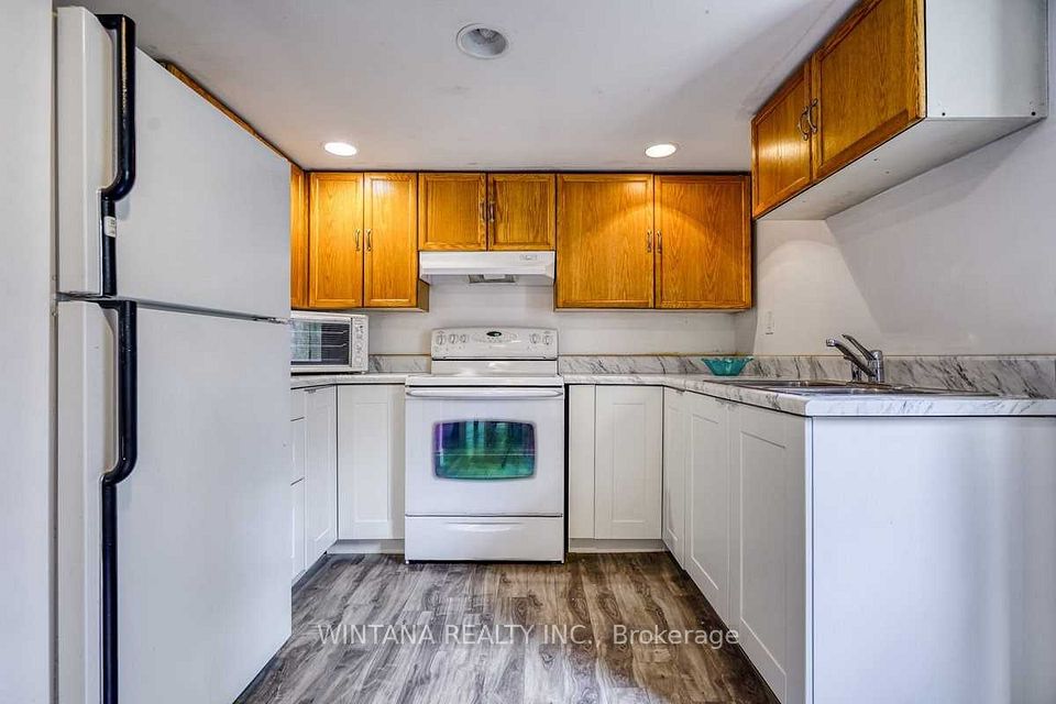 29 Whitman Street 3, Toronto, ON M2M 3Y5 5