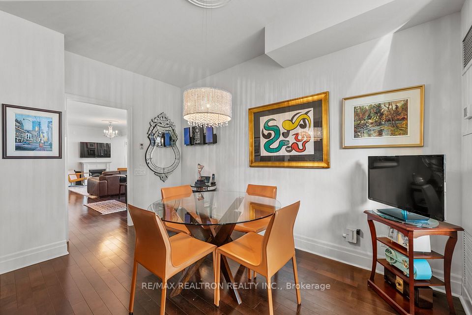 525 Wilson Avenue 1108, Toronto, ON M3H 0A7 21