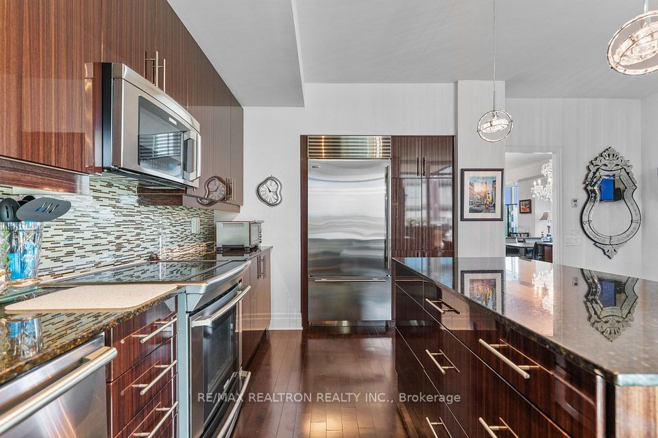 525 Wilson Avenue 1108, Toronto, ON M3H 0A7 20