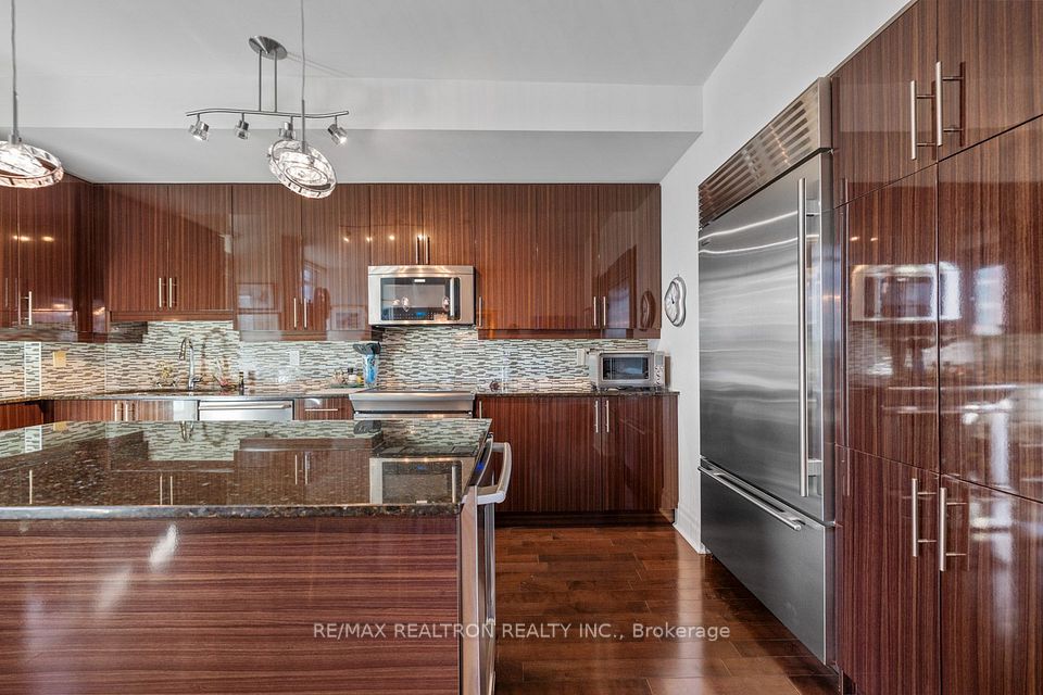 525 Wilson Avenue 1108, Toronto, ON M3H 0A7 17