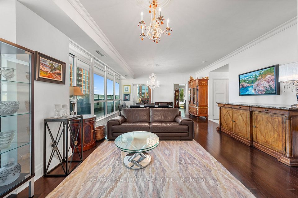 525 Wilson Avenue 1108, Toronto, ON M3H 0A7 6