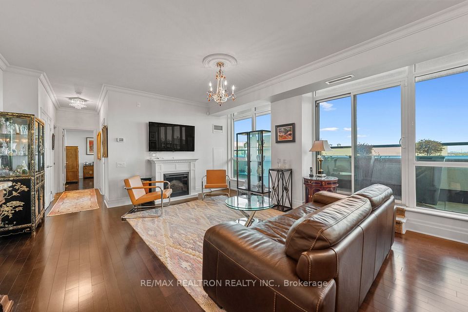 525 Wilson Avenue 1108, Toronto, ON M3H 0A7 2
