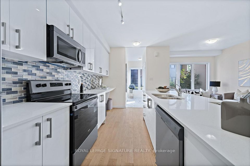 30 Curlew Drive 42, Toronto, ON M3A 0A8 7