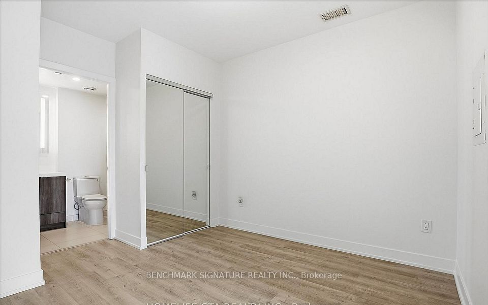 30 Inn On The Park Drive 206, Toronto, ON M3C 0P7 21
