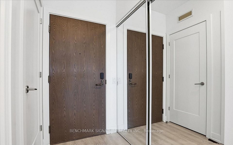 30 Inn On The Park Drive 206, Toronto, ON M3C 0P7 18