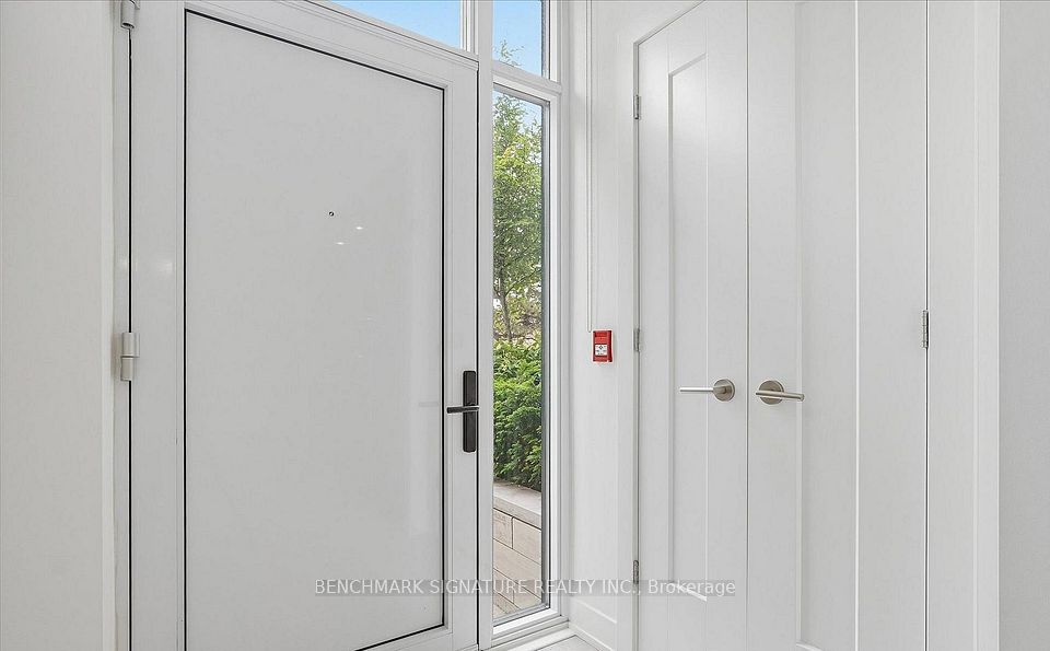 30 Inn On The Park Drive 206, Toronto, ON M3C 0P7 3