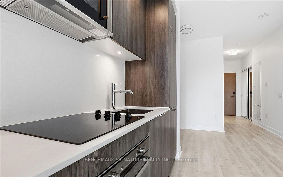 30 Inn On The Park Drive 206, Toronto, ON M3C 0P7 4