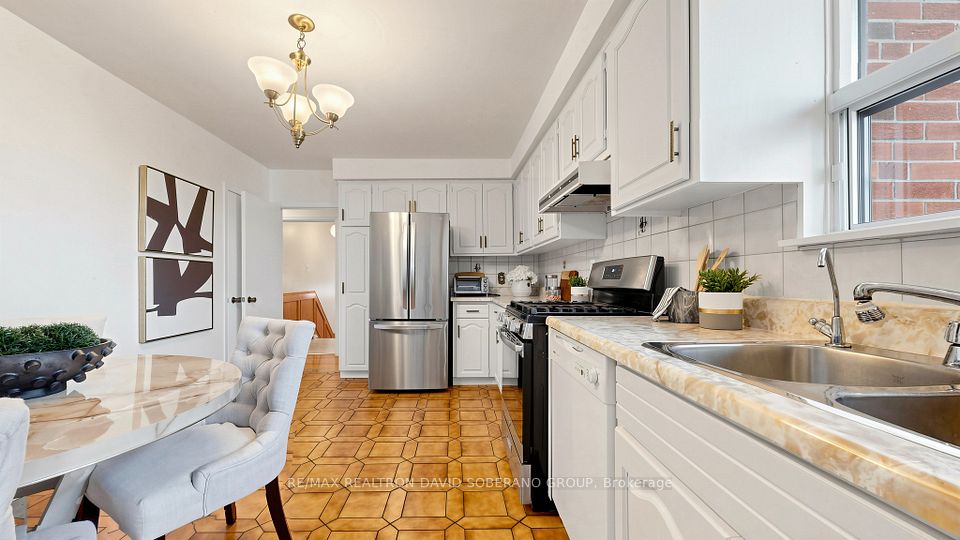 108 Kennard Avenue, Toronto, ON M3H 4M4 9