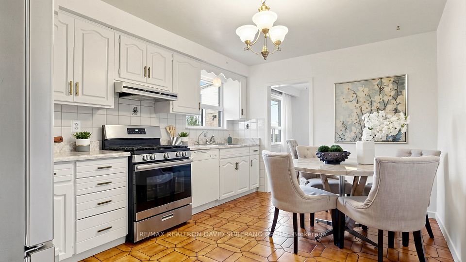 108 Kennard Avenue, Toronto, ON M3H 4M4 8