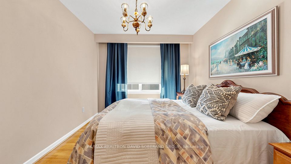108 Kennard Avenue, Toronto, ON M3H 4M4 17
