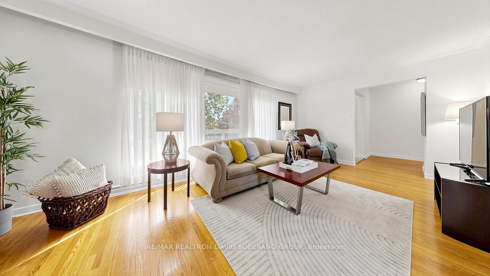 108 Kennard Avenue, Toronto, ON M3H 4M4 6
