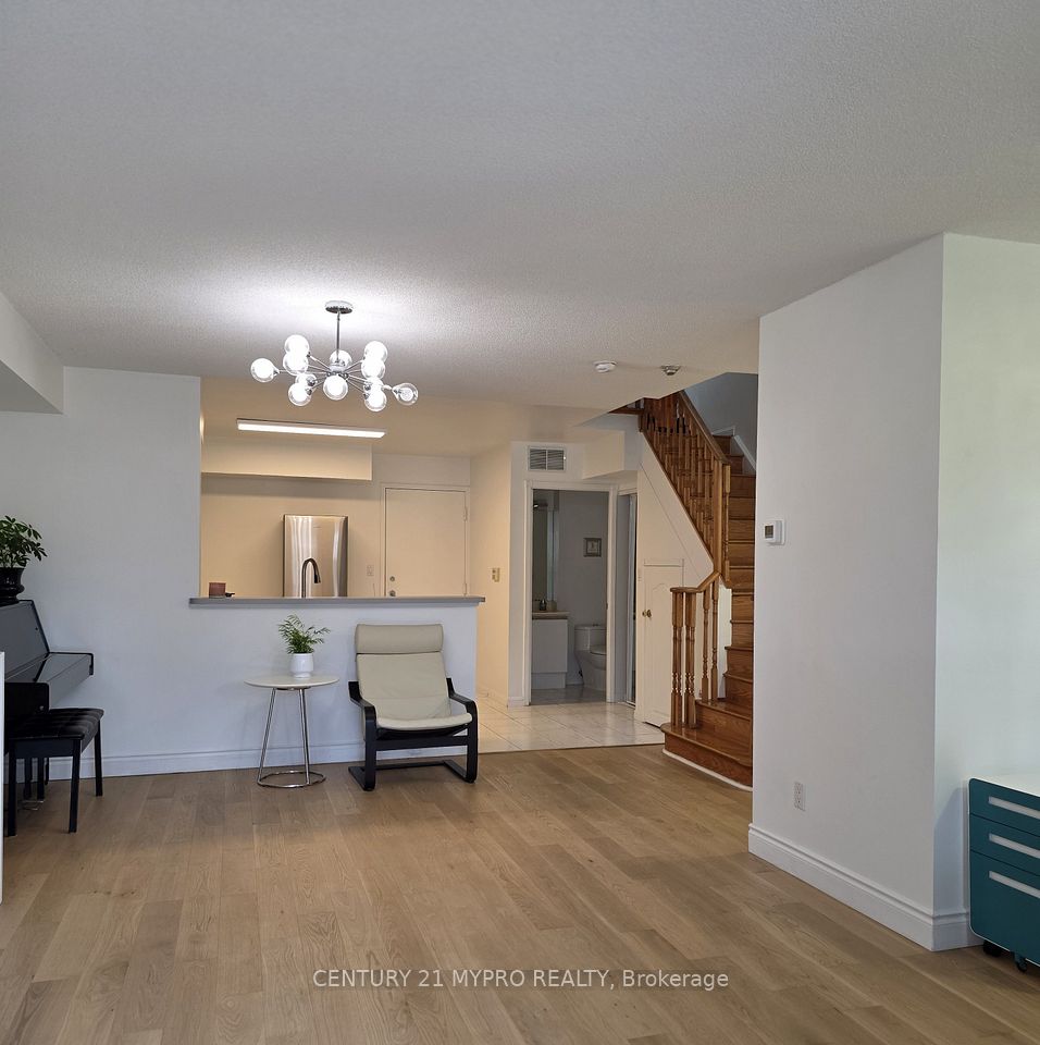 221 Grandview Way, Toronto, ON M2N 6V3 8