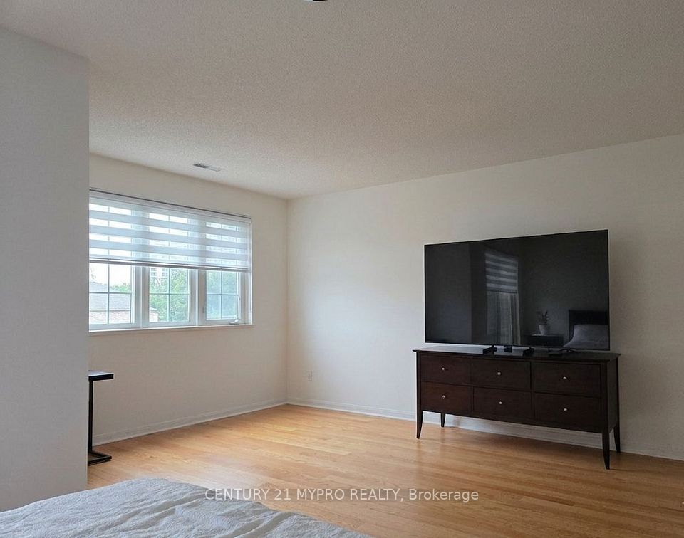 221 Grandview Way, Toronto, ON M2N 6V3 14