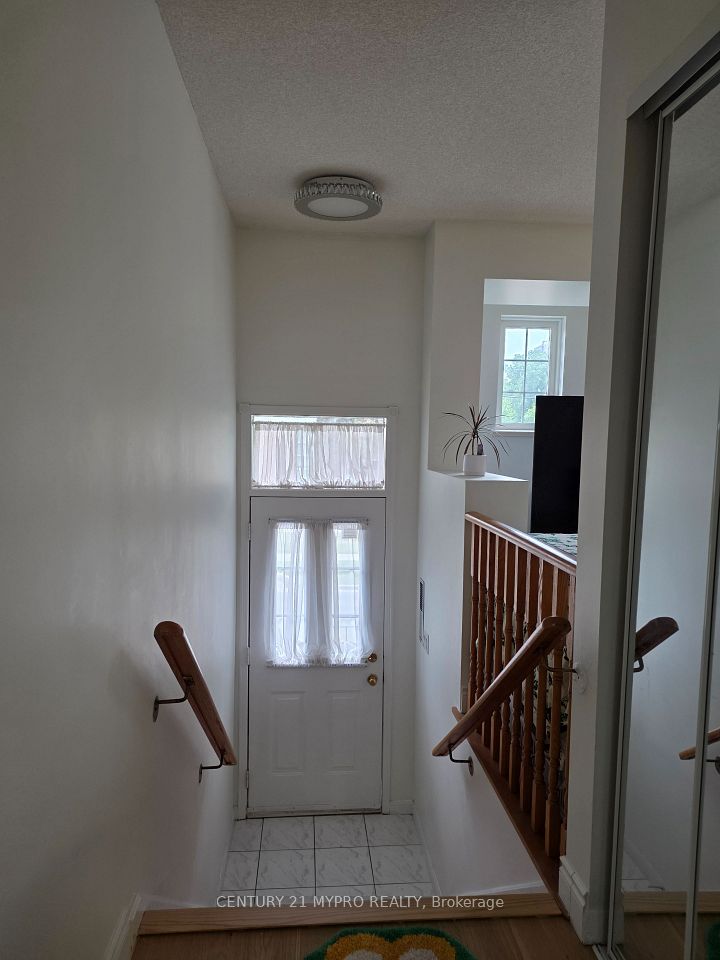 221 Grandview Way, Toronto, ON M2N 6V3 3