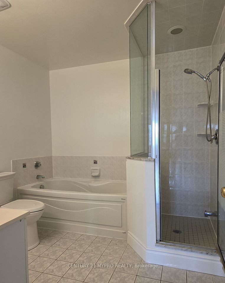 221 Grandview Way, Toronto, ON M2N 6V3 16