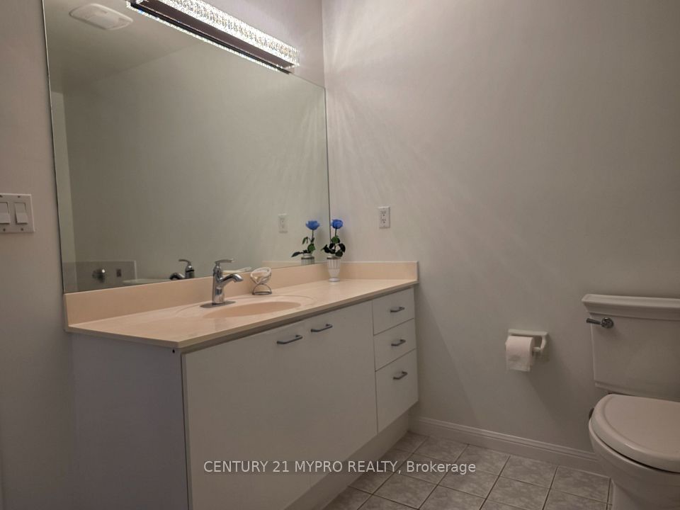 221 Grandview Way, Toronto, ON M2N 6V3 17