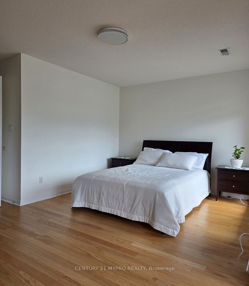221 Grandview Way, Toronto, ON M2N 6V3 13