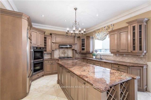 377 Hollywood Avenue, Toronto, ON M2N 3L3 5