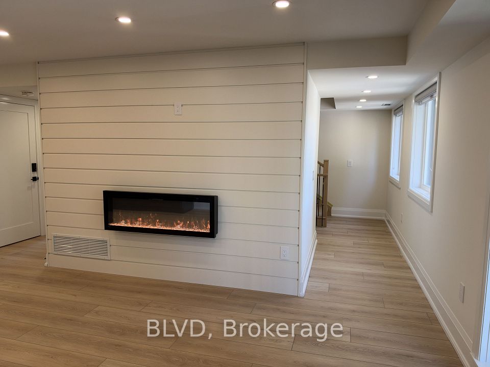 76 Burndale Avenue 4, Toronto, ON M2N 1S7 4