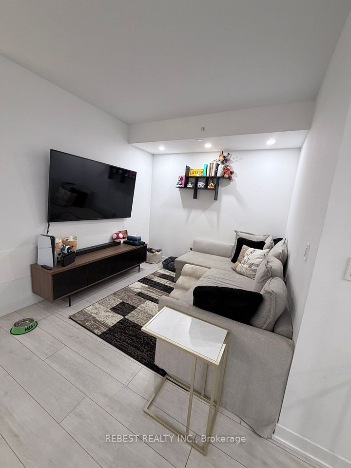 31 Tippett Road 547, Toronto, ON M3H 0C8 9