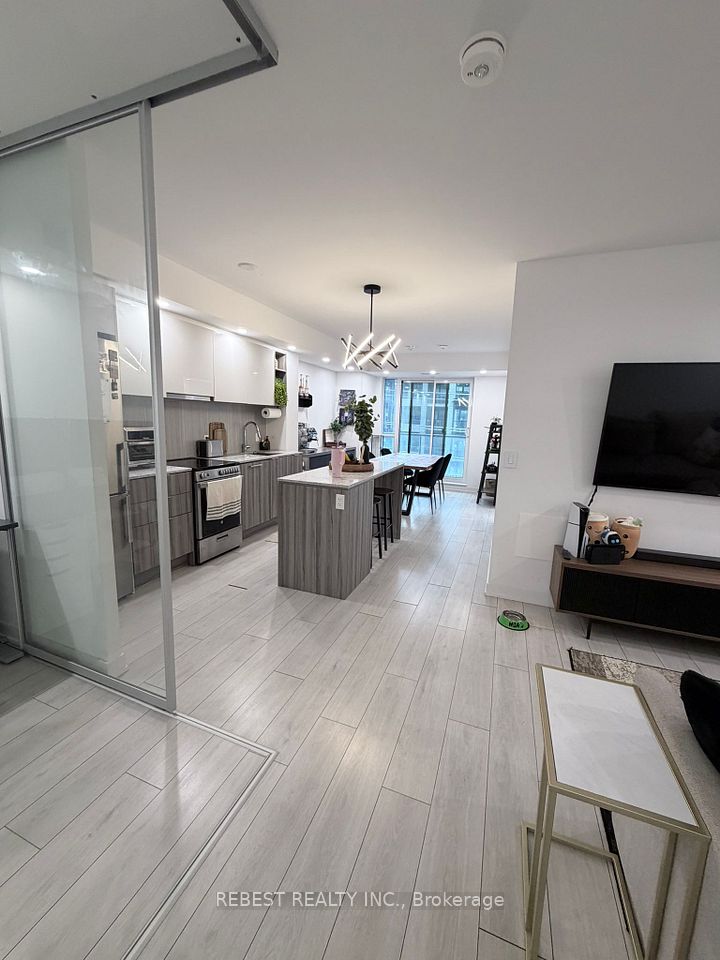31 Tippett Road 547, Toronto, ON M3H 0C8 8