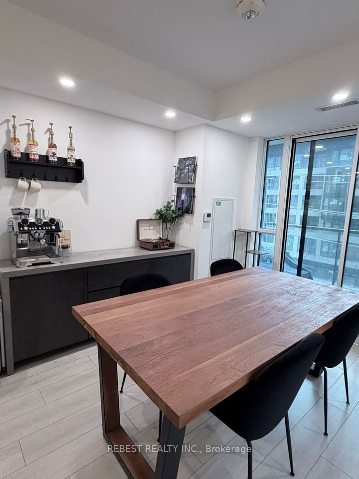 31 Tippett Road 547, Toronto, ON M3H 0C8 16