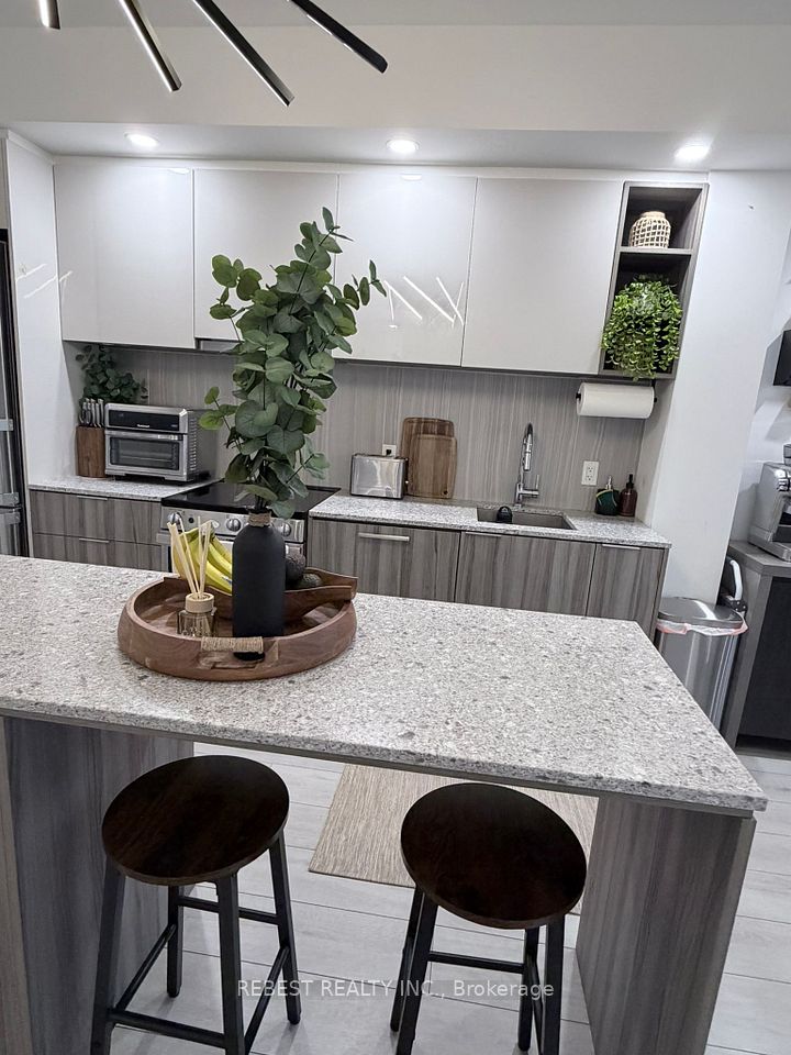 31 Tippett Road 547, Toronto, ON M3H 0C8 6