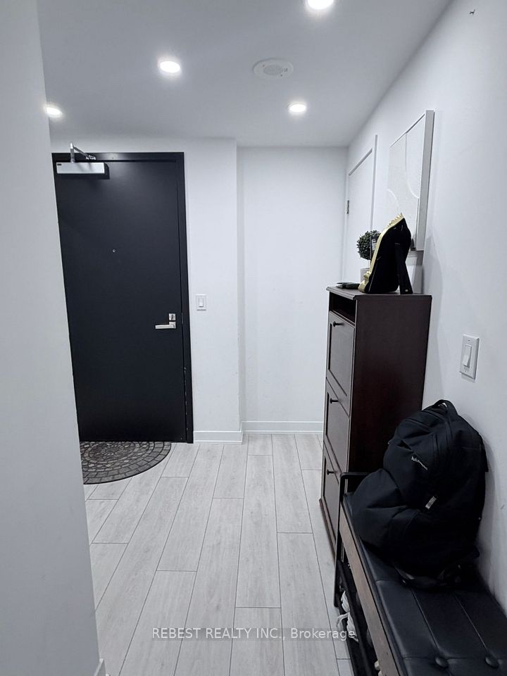 31 Tippett Road 547, Toronto, ON M3H 0C8 2