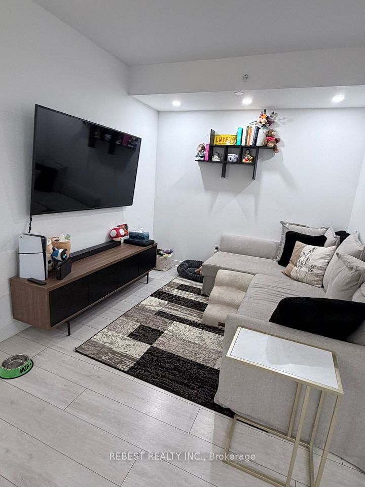 31 Tippett Road 547, Toronto, ON M3H 0C8 17